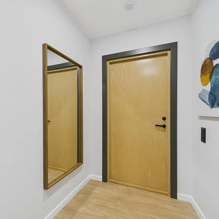 דירה Minimalist In Old Town *